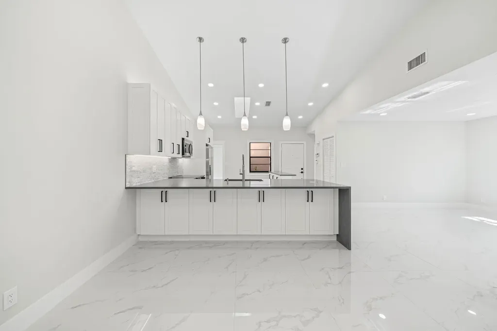 6371 Kings Gate Circle Delray Beach FL 33484