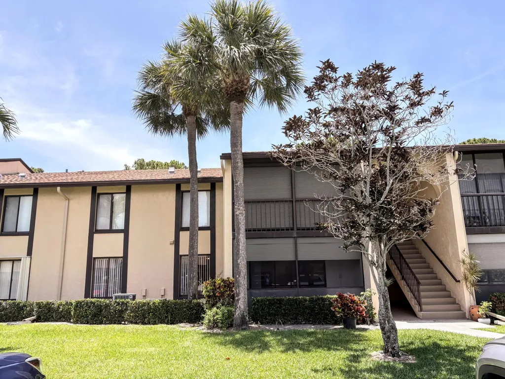 822 Sky Pine Way Greenacres FL 33415