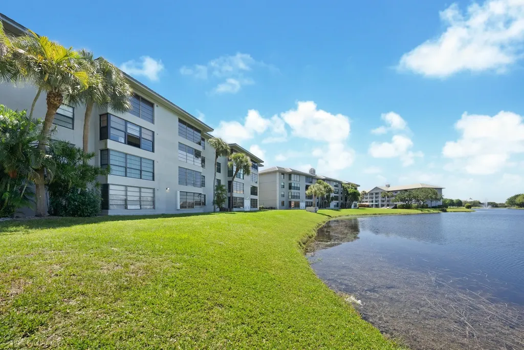 1528 Whitehall Drive Davie FL 33324