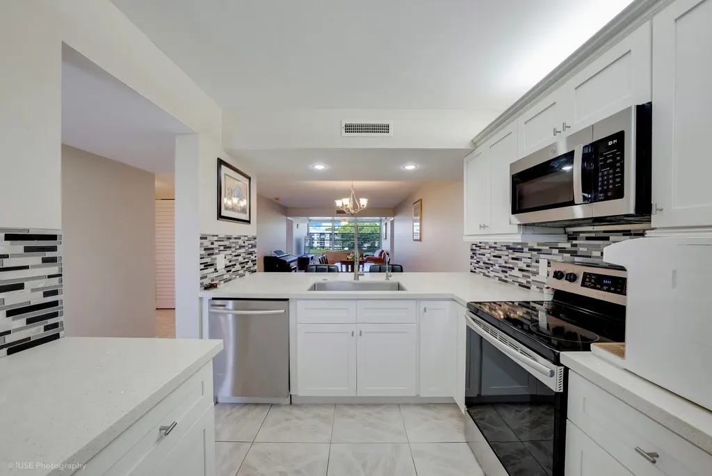 1528 Whitehall Drive Davie FL 33324