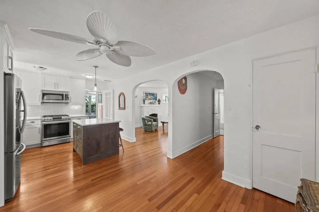 706 N Palmway Lake Worth Beach FL 33460