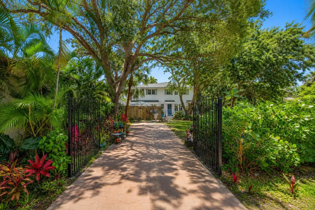 706 N Palmway Lake Worth Beach FL 33460