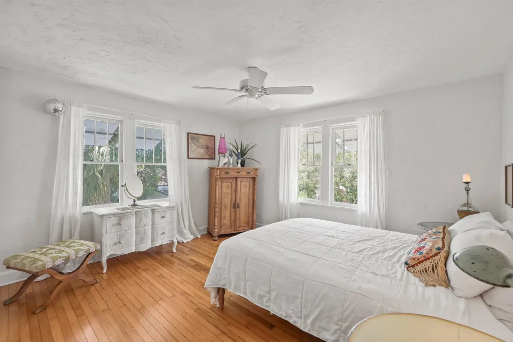 706 N Palmway Lake Worth Beach FL 33460