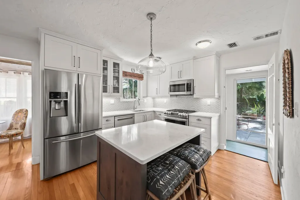 706 N Palmway Lake Worth Beach FL 33460