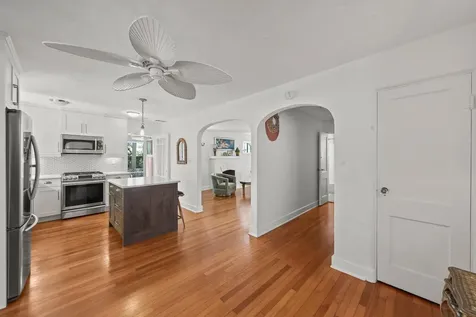 706 N Palmway Lake Worth Beach FL 33460