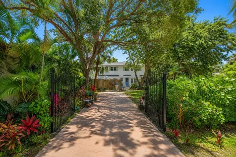 706 N Palmway Lake Worth Beach FL 33460