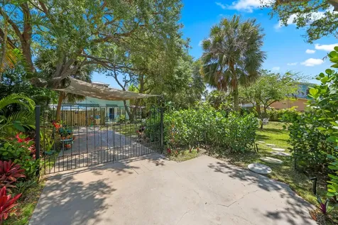 706 N Palmway Lake Worth Beach FL 33460