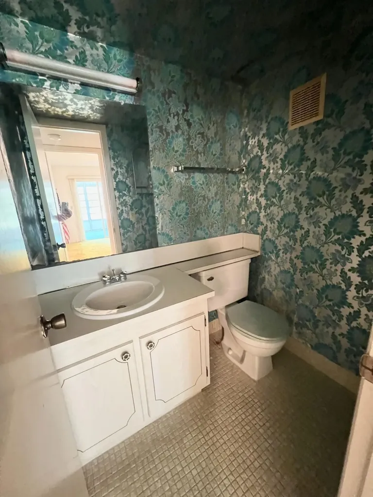 392 Grantham F Deerfield Beach FL 33442