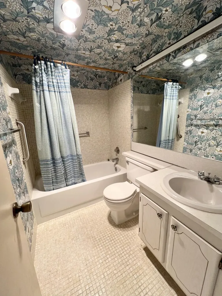392 Grantham F Deerfield Beach FL 33442