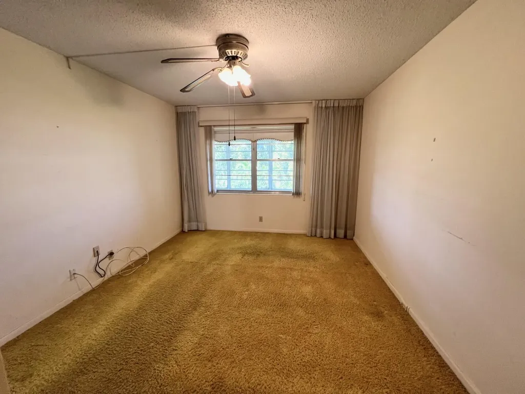 392 Grantham F Deerfield Beach FL 33442