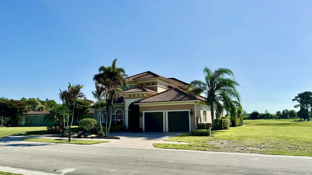 114 SE Via Verona Port St Lucie FL 34984