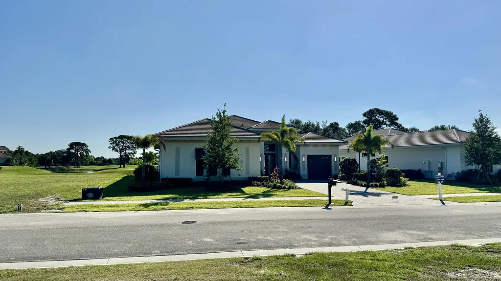 114 SE Via Verona Port St Lucie FL 34984