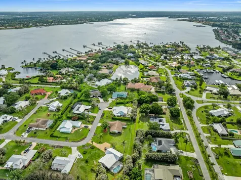 2415 NW Cove View Stuart FL 34994