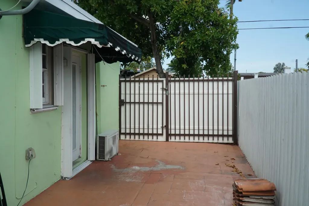3311 SW 105th Court Miami FL 33165