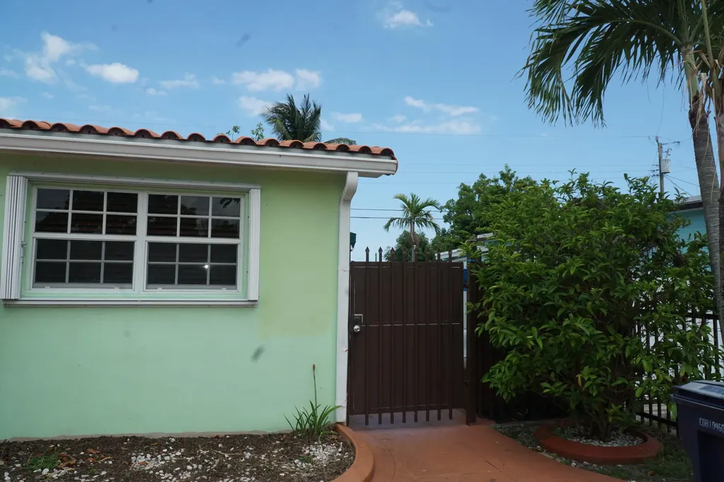 3311 SW 105th Court Miami FL 33165