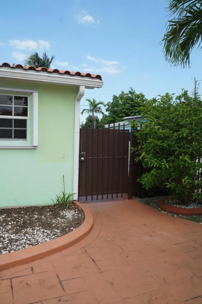 3311 SW 105th Court Miami FL 33165
