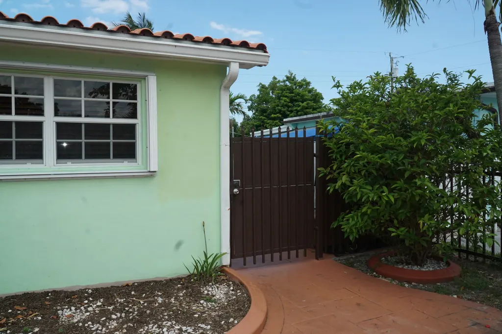 3311 SW 105th Court Miami FL 33165