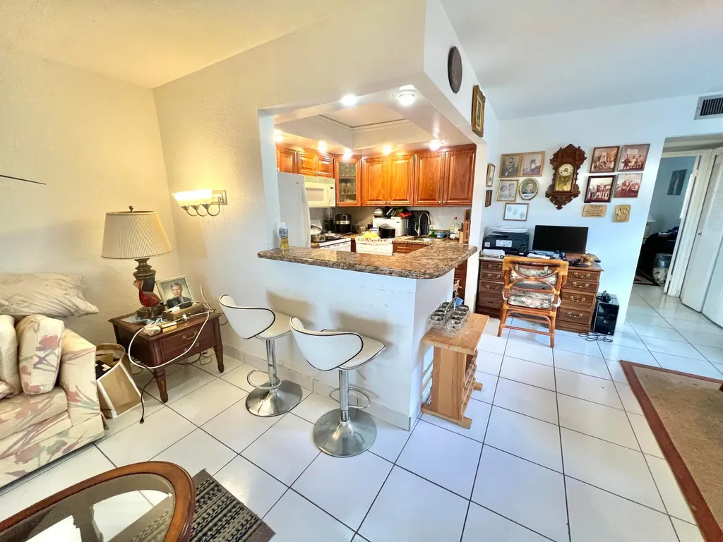 259 Saxony F Delray Beach FL 33446