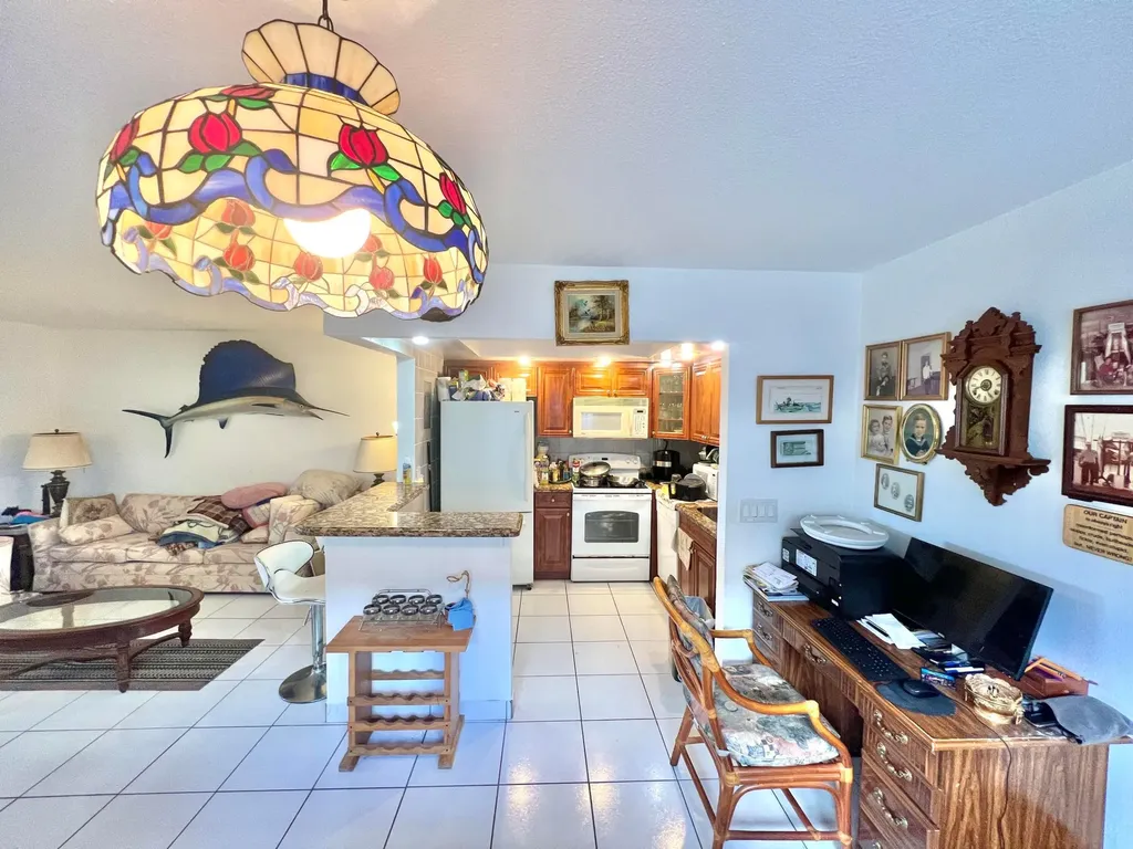 259 Saxony F Delray Beach FL 33446