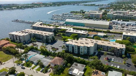 896 N Federal Highway Lantana FL 33462