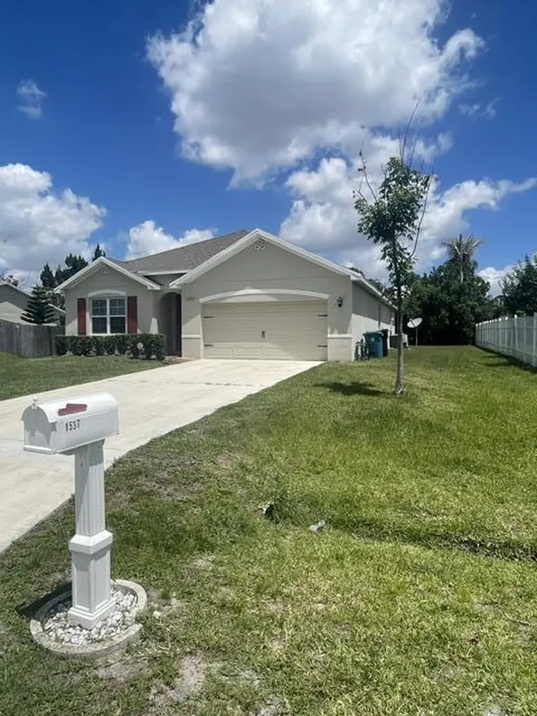 1537 SW Meridian Avenue Port St Lucie FL 34953