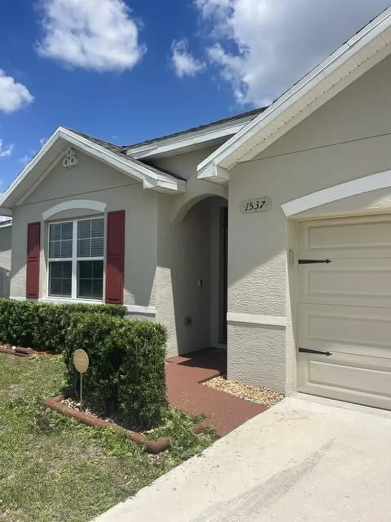 1537 SW Meridian Avenue Port St Lucie FL 34953