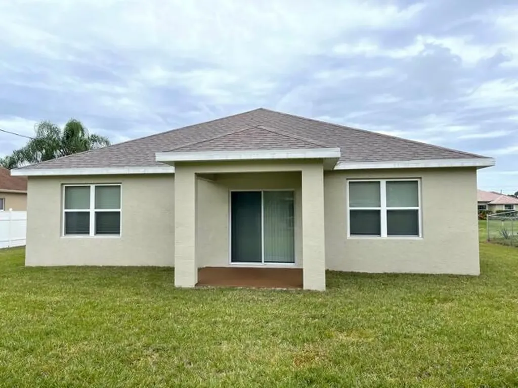 1537 SW Meridian Avenue Port St Lucie FL 34953