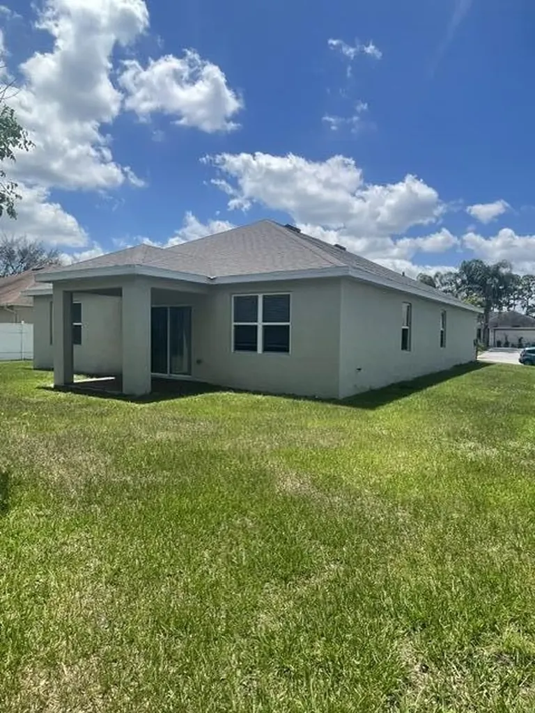 1537 SW Meridian Avenue Port St Lucie FL 34953