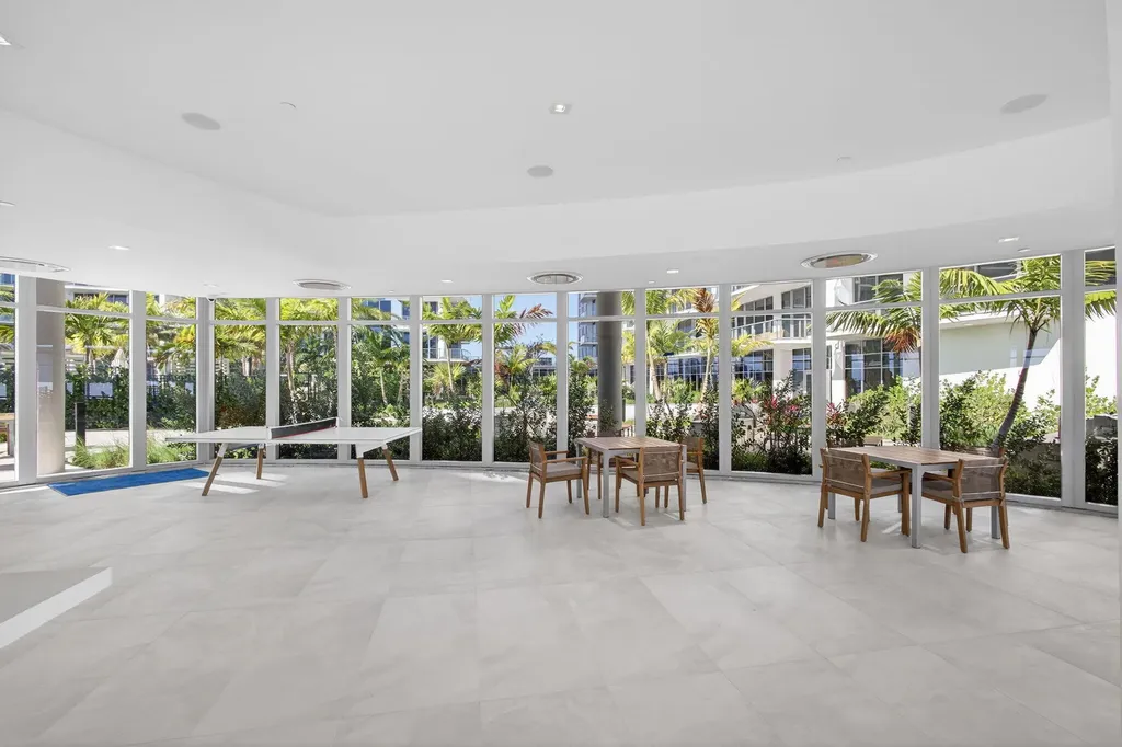 220 Lake Shore Drive West Palm Beach FL 33403