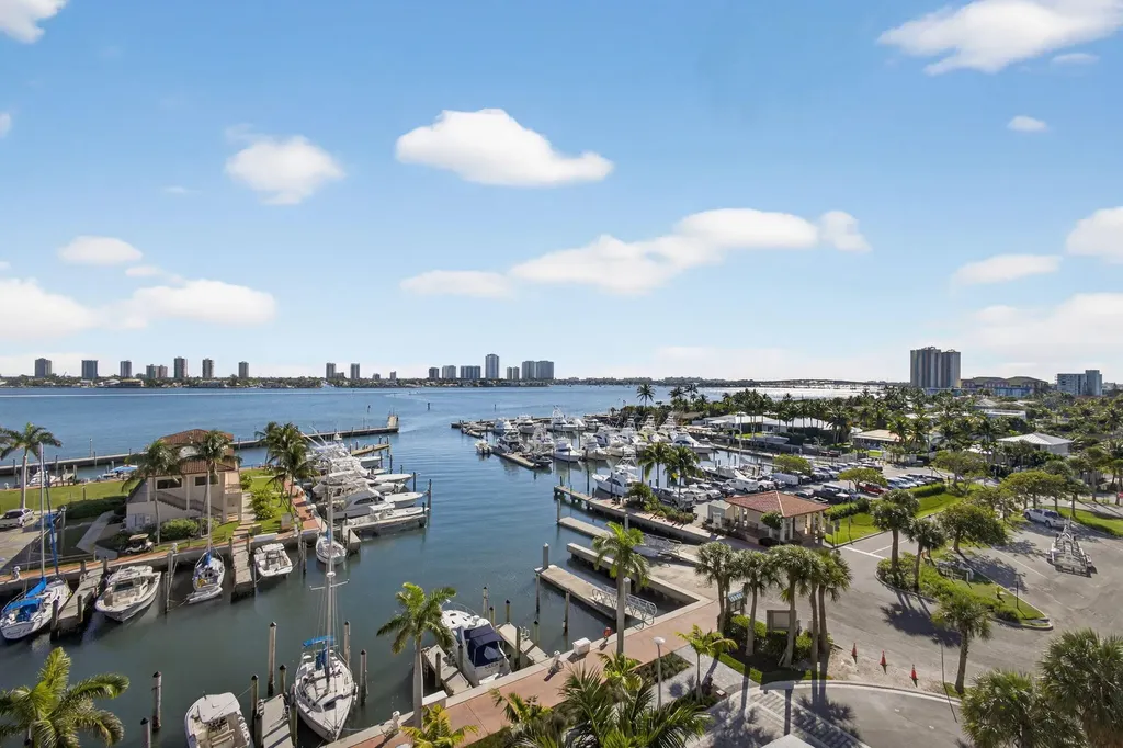 220 Lake Shore Drive West Palm Beach FL 33403
