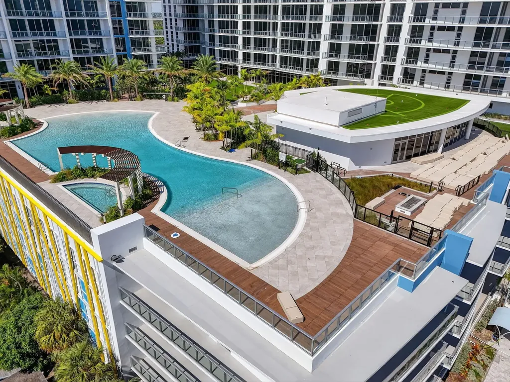 220 Lake Shore Drive West Palm Beach FL 33403