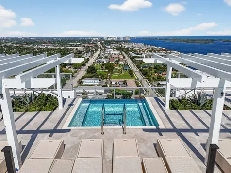 220 Lake Shore Drive West Palm Beach FL 33403