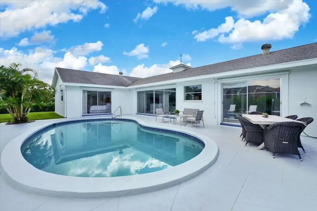 76 W Fairview W Tequesta FL 33469