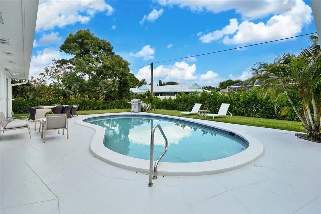 76 W Fairview W Tequesta FL 33469