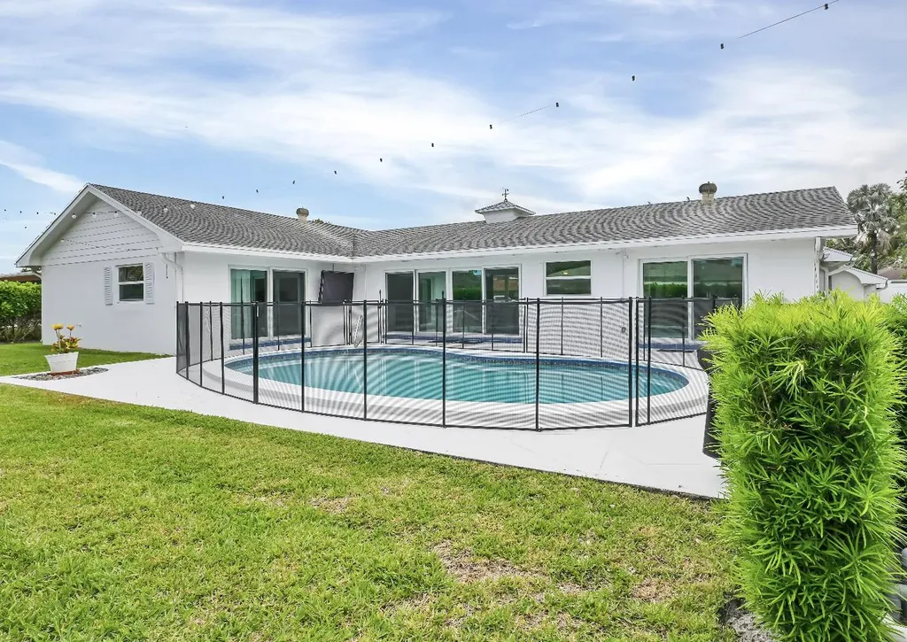76 W Fairview W Tequesta FL 33469