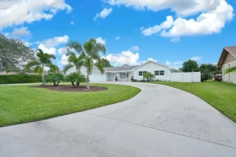 76 W Fairview W Tequesta FL 33469