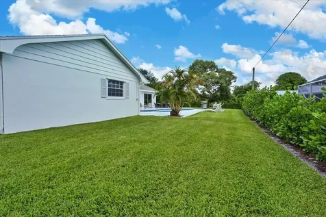 76 W Fairview W Tequesta FL 33469