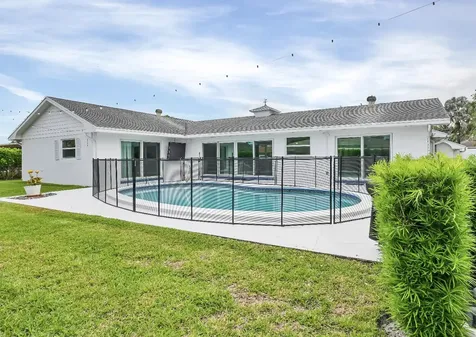 76 W Fairview W Tequesta FL 33469