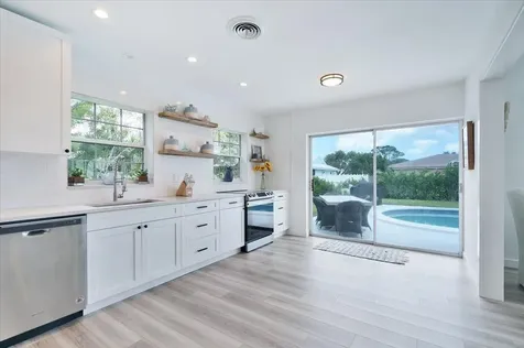 76 W Fairview W Tequesta FL 33469