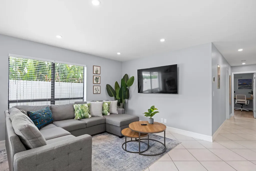 3370 NE 5th Drive Boca Raton FL 33431