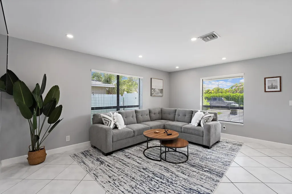 3370 NE 5th Drive Boca Raton FL 33431