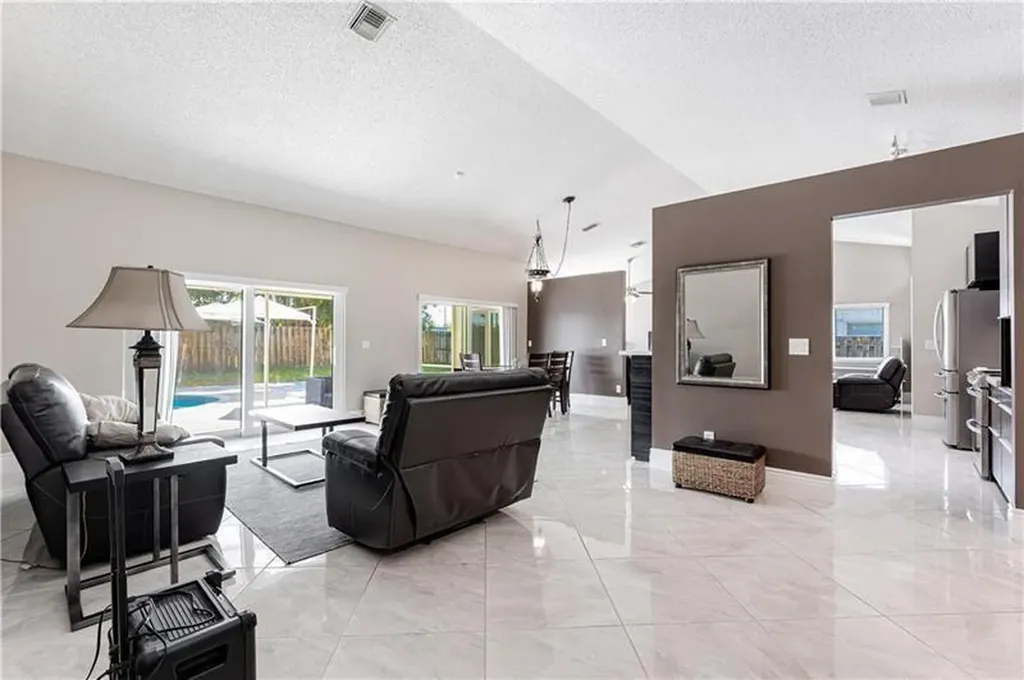 7200 SW 20th Street Plantation FL 33317