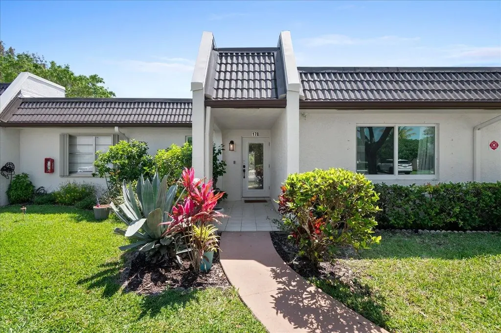 178 Lake Susan Lane West Palm Beach FL 33411