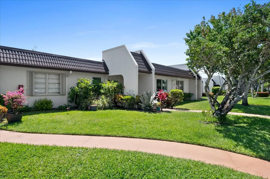 178 Lake Susan Lane West Palm Beach FL 33411