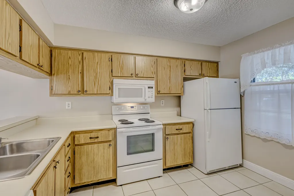 601 Sabal Ridge Circle Palm Beach Gardens FL 33418
