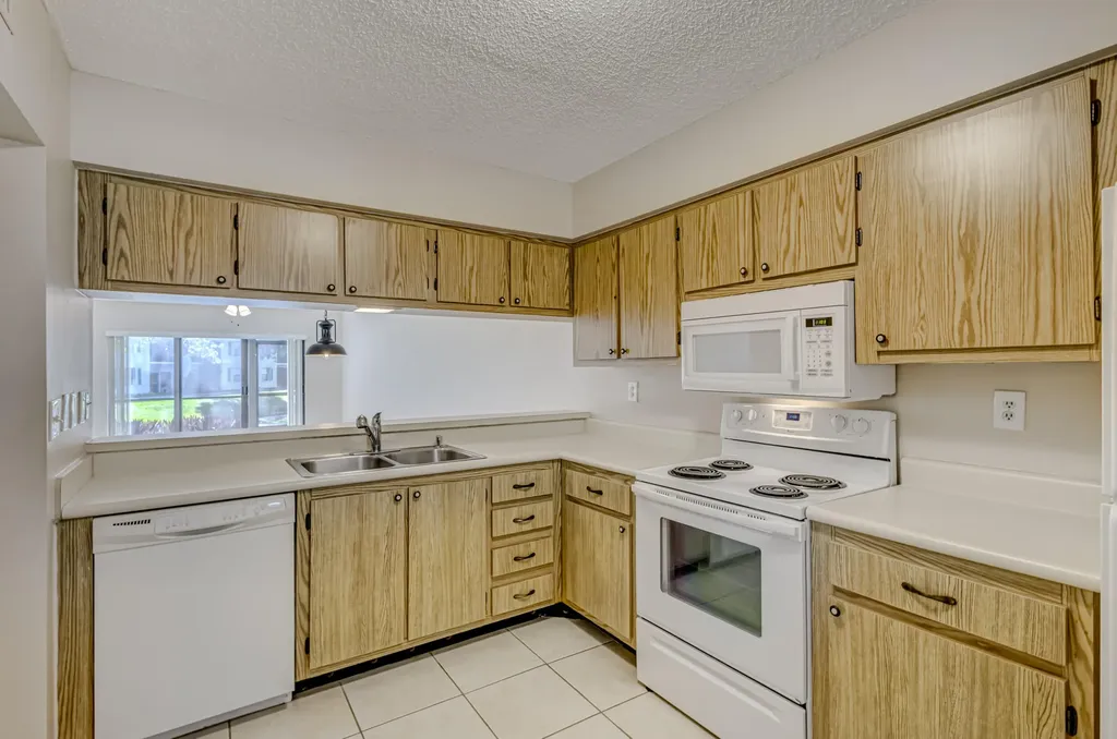 601 Sabal Ridge Circle Palm Beach Gardens FL 33418