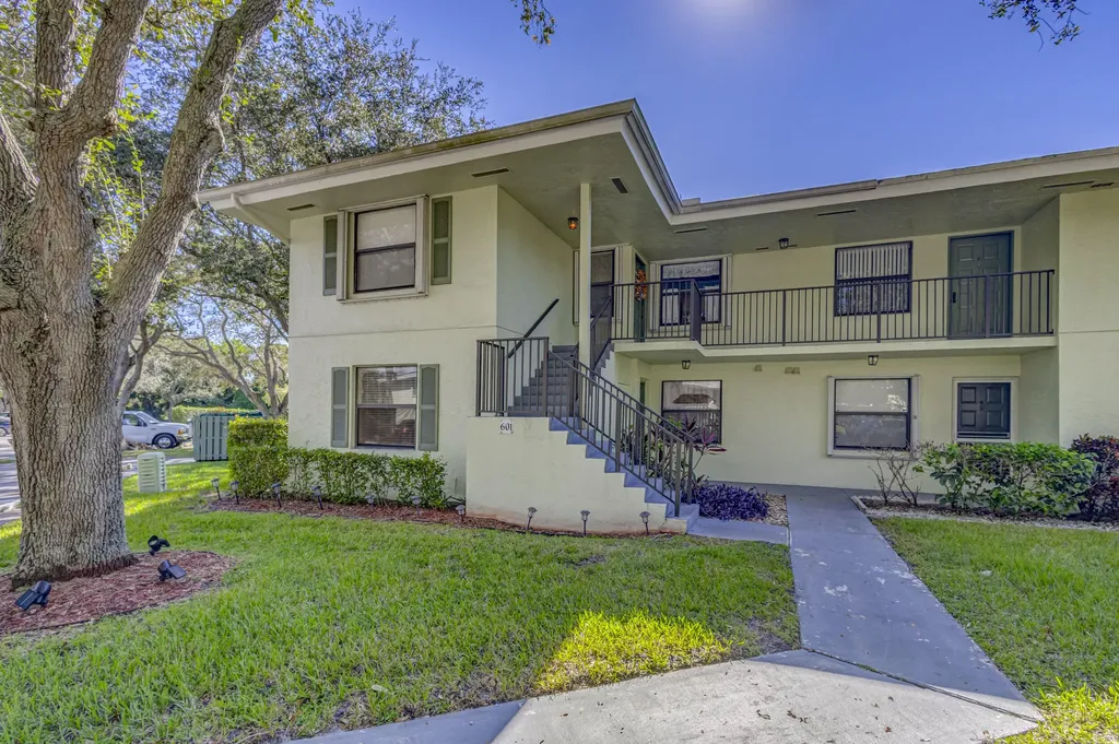 601 Sabal Ridge Circle Palm Beach Gardens FL 33418