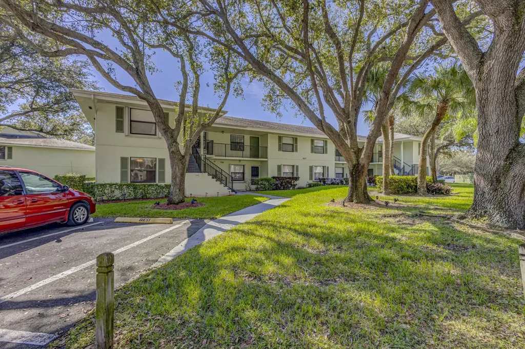 601 Sabal Ridge Circle Palm Beach Gardens FL 33418