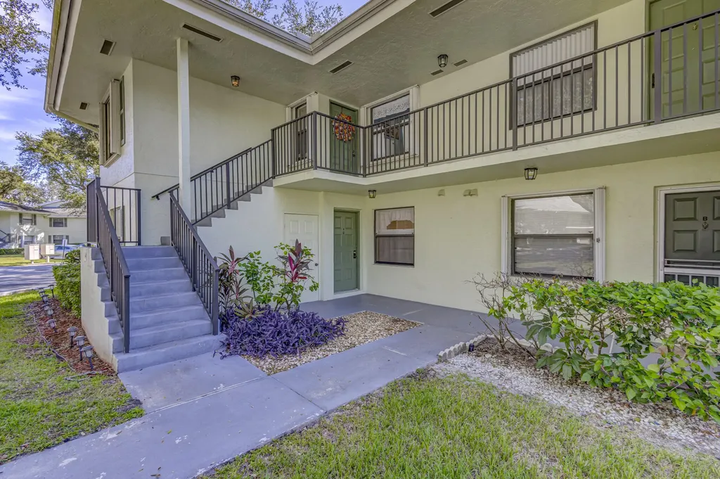 601 Sabal Ridge Circle Palm Beach Gardens FL 33418