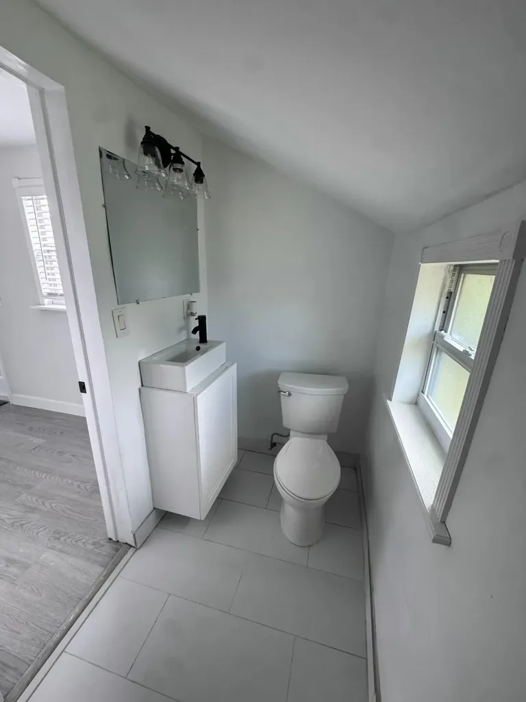 137 SW 9th Avenue Delray Beach FL 33444